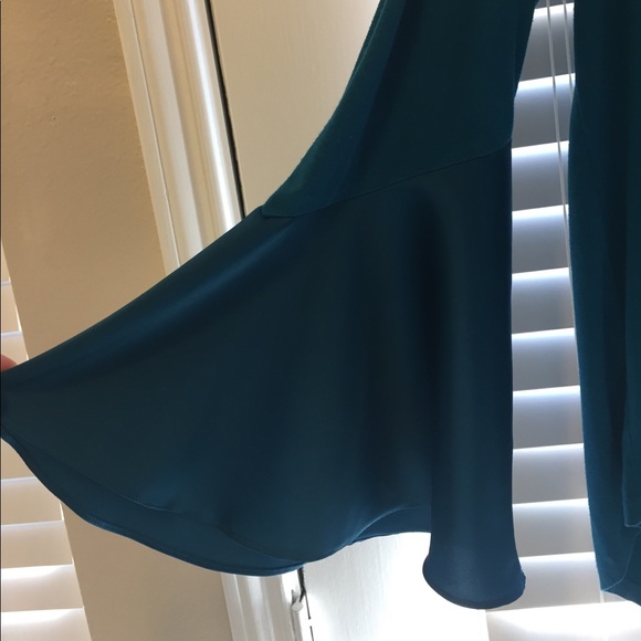 Teal long sleeve shirt with silk bell sleeves. - Picture 2 of 5